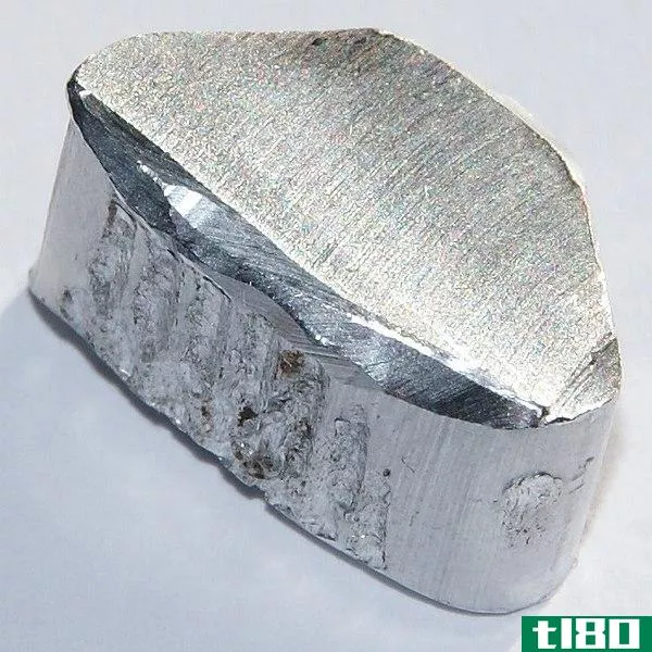 铁(iron)和铝(aluminum)的区别