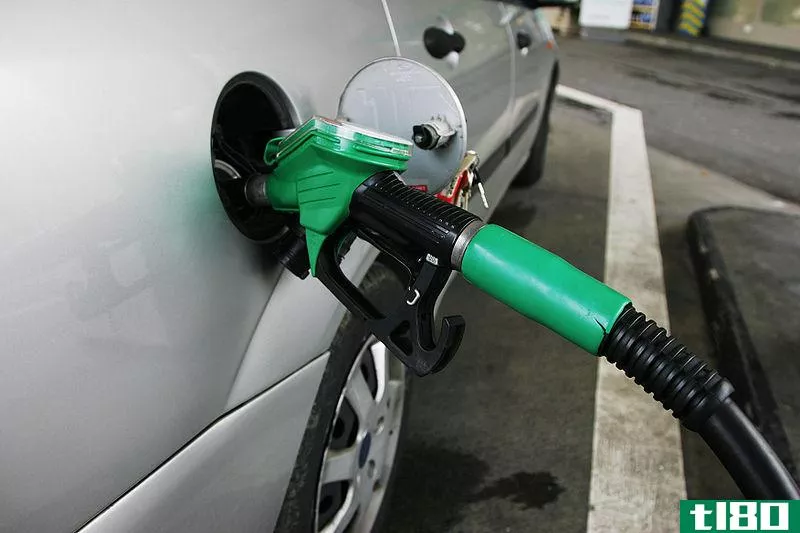 汽油(petrol)和柴油机(diesel)的区别