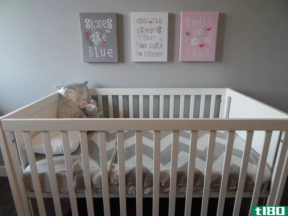 童床(cot)和婴儿床(cot bed)的区别