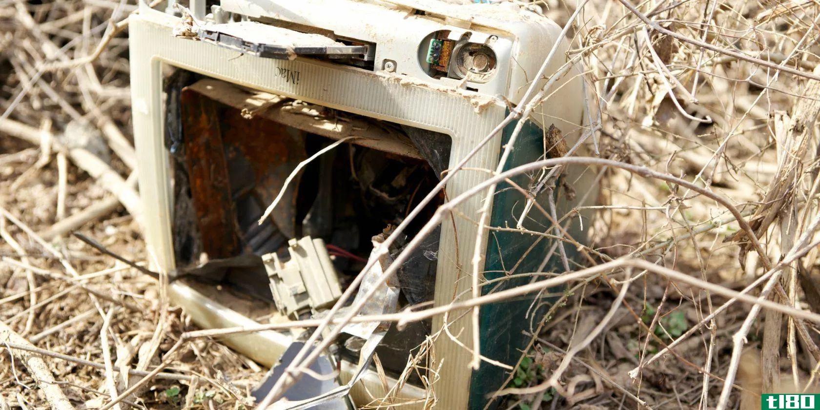 old-abandoned-imac-computer