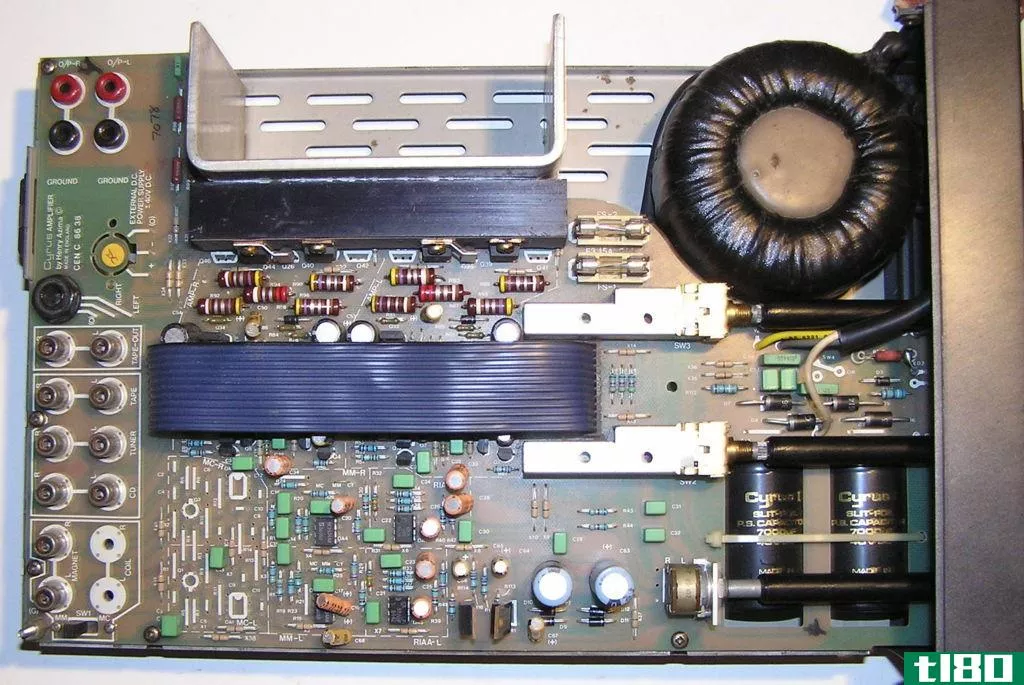 放大器(amplifier)和振荡器(oscillator)的区别