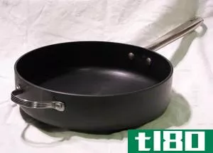 煎锅(fry pan)和炒锅(saute pan)的区别