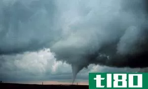 旋风(cyclone)和龙卷风(tornado)的区别