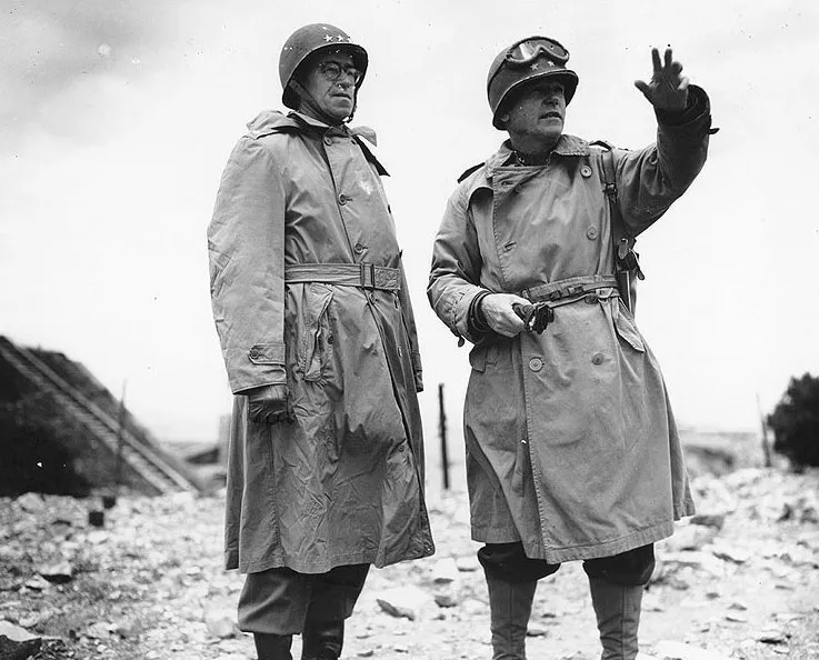 风衣(trench coat)和雨衣(raincoat)的区别