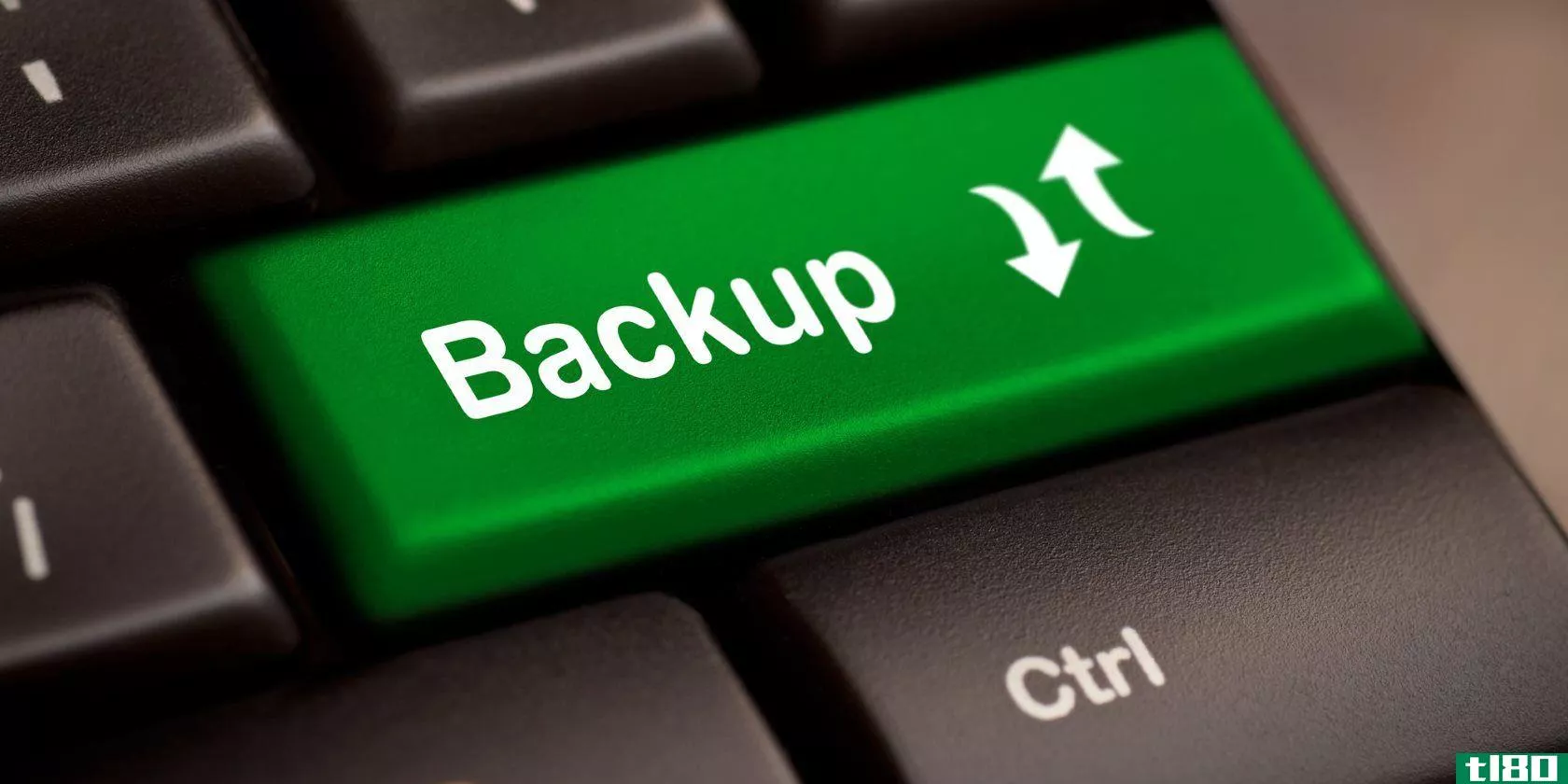backup-computer-key-in-green-for-archiving-and-storage