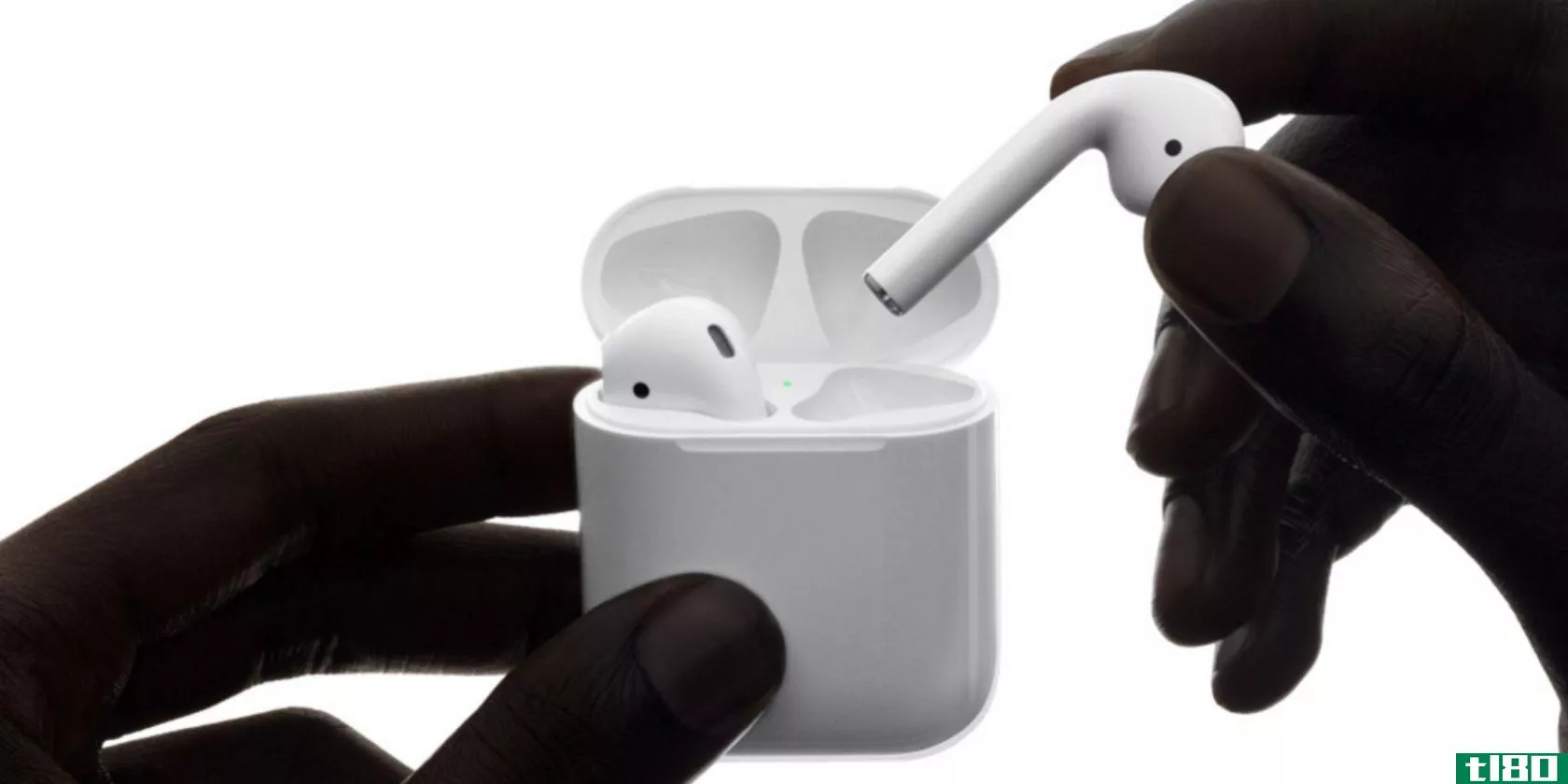apple-airpods-hands