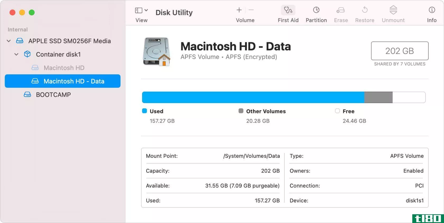 Disk Utility highlighting First Aid option on Mac