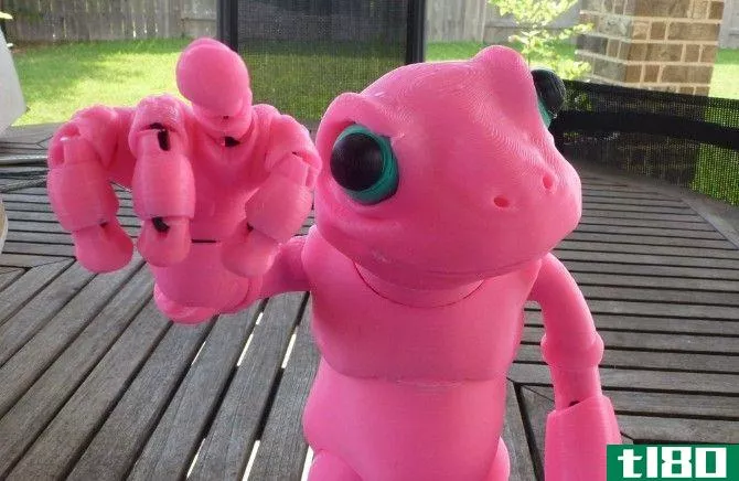 The ball-joined frog doll is one of the coolest 3D printing projects to take up at home, and you can do it with your kids