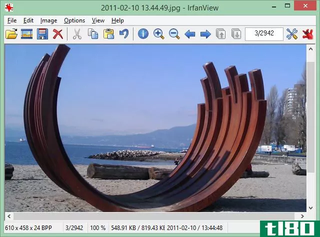 This is a screen capture of one of the best the Windows programs. It's called IrfanView Image Viewer