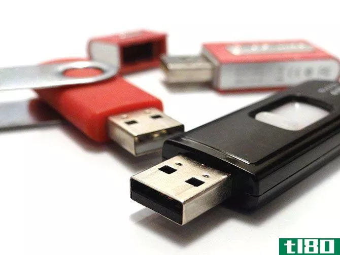 u** flash drives on table