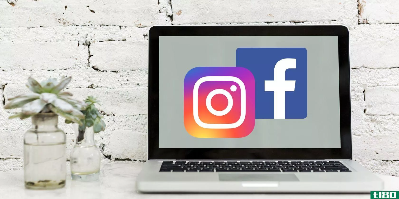 instagram-facebook-laptop