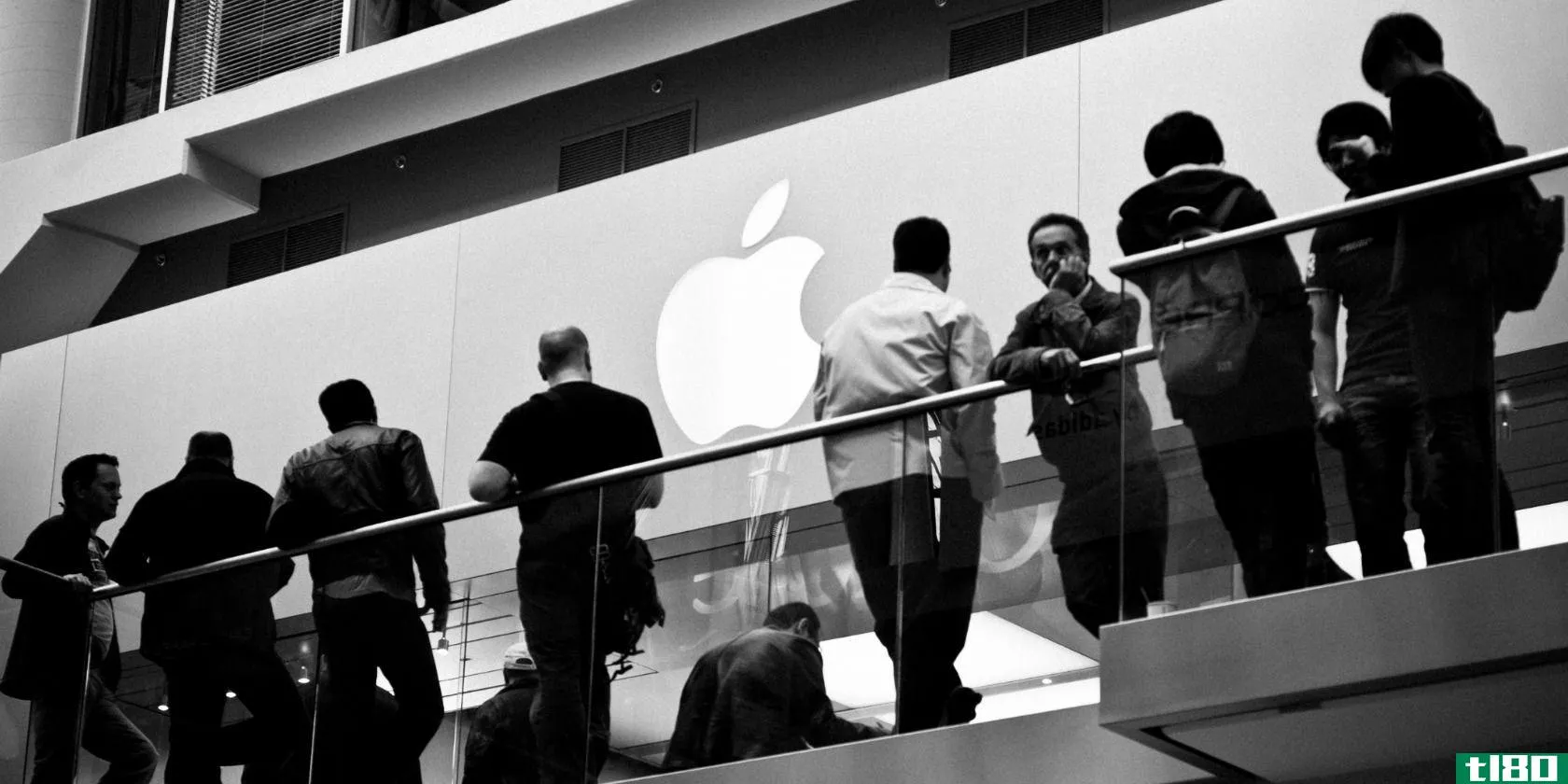 apple-store-iphone-queue