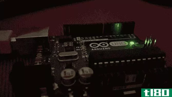 This animated GIF shows an arduino board with flashing LED lights