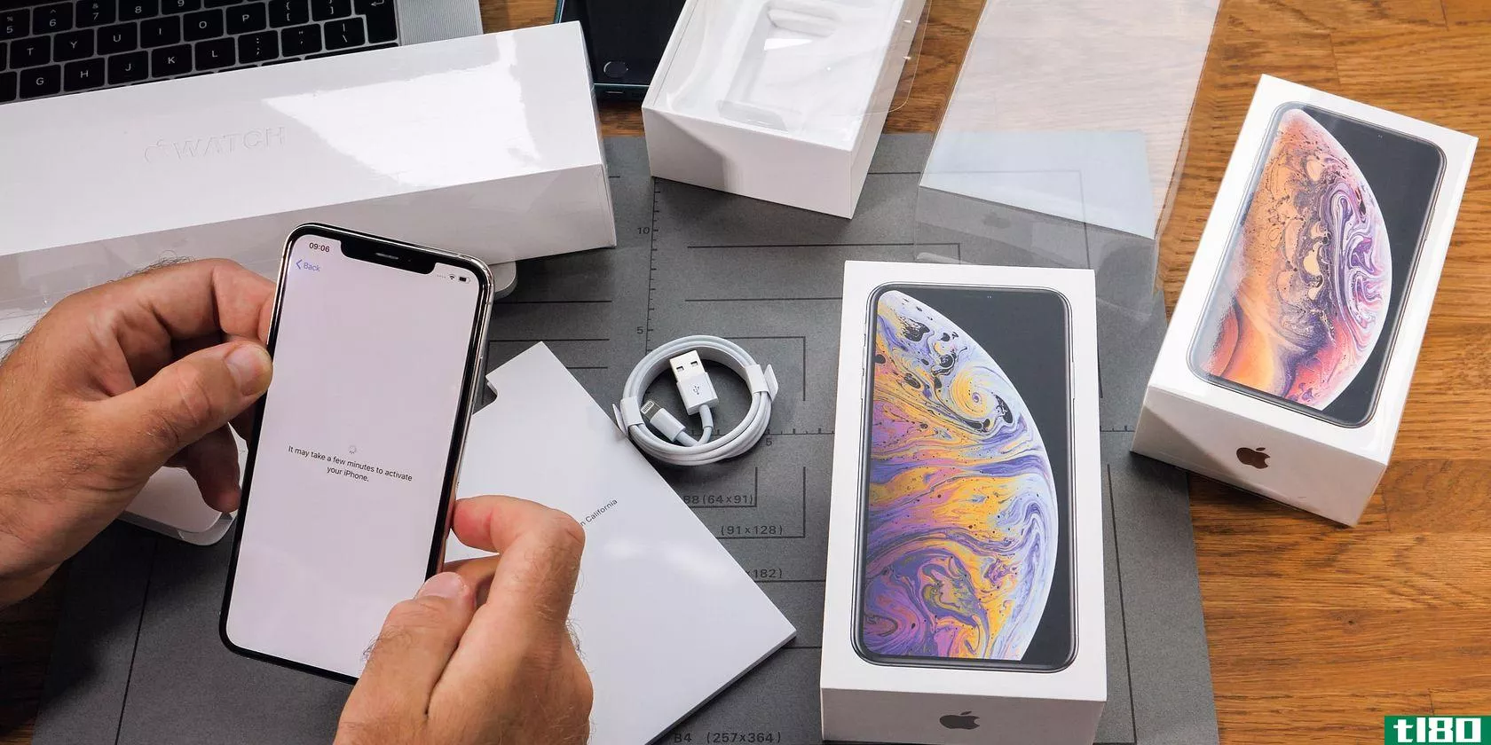 man-unboxing-iphone-xs-max-xr-activation-of-the-phone