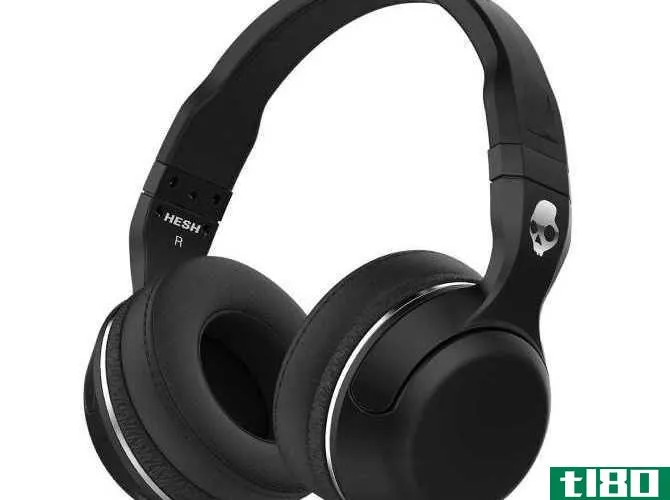 A set of Hesh 2 Bluetooth headphones from Skullcandy