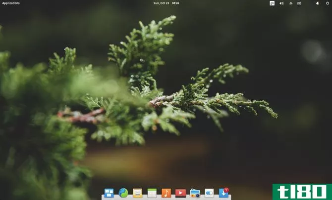 A stunning Linux desktop and dock.