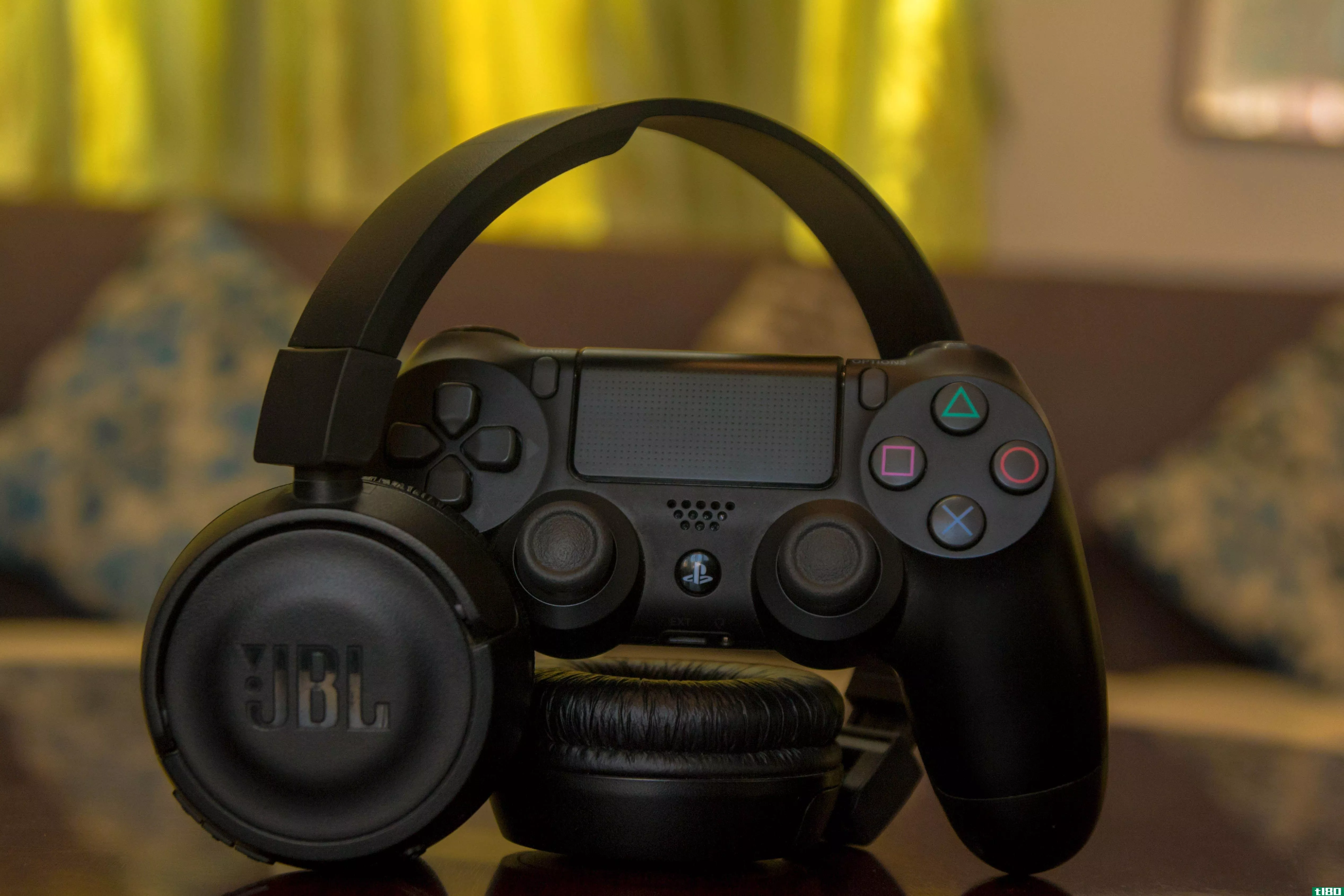 A bluetooth controller and gaming headset
