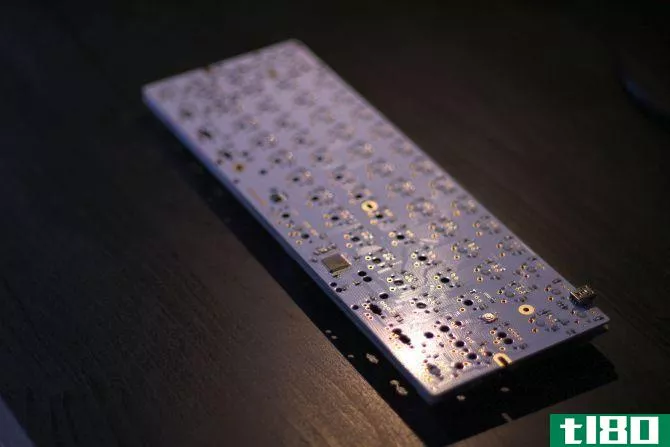 build custom mechanical keyboard - printed circuit board