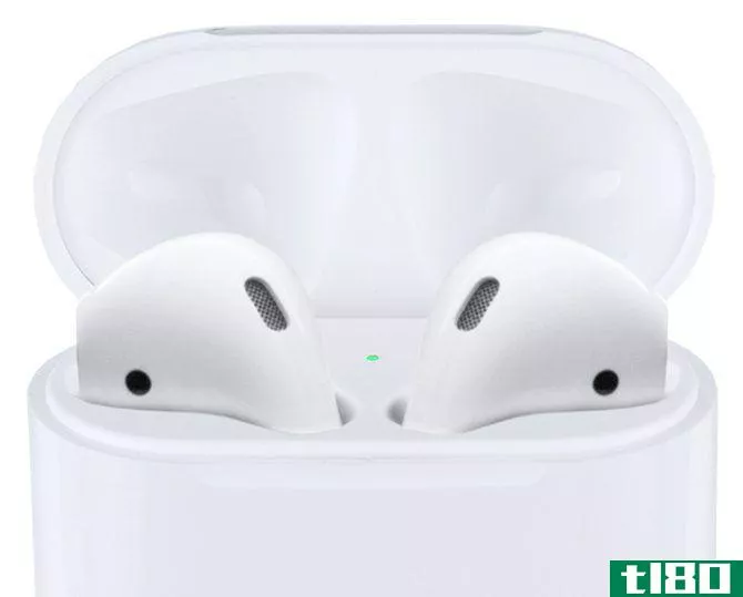AirPods Tips - AirPods in Charging Case