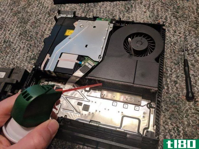 PS4 Cleaning with Air