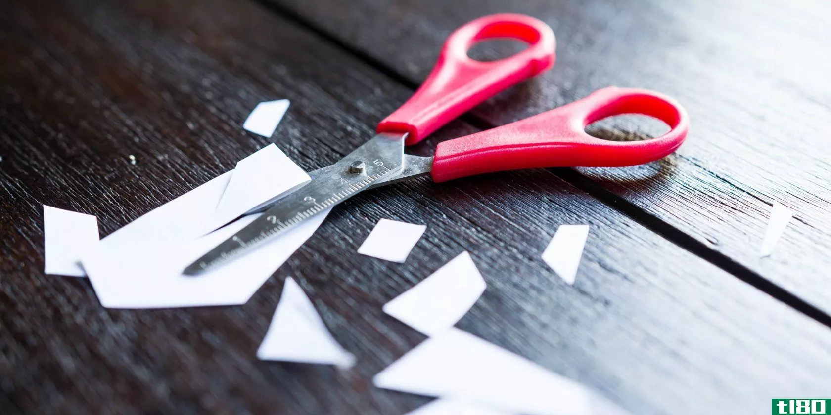 scissors-cutting-paper