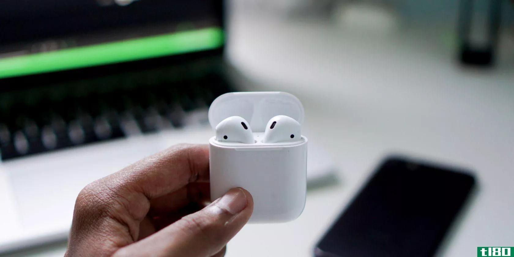 difference between airpods 1 and 2