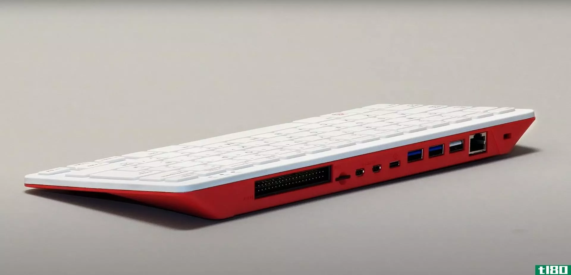 raspberry pi 400是一款内置电脑的键盘