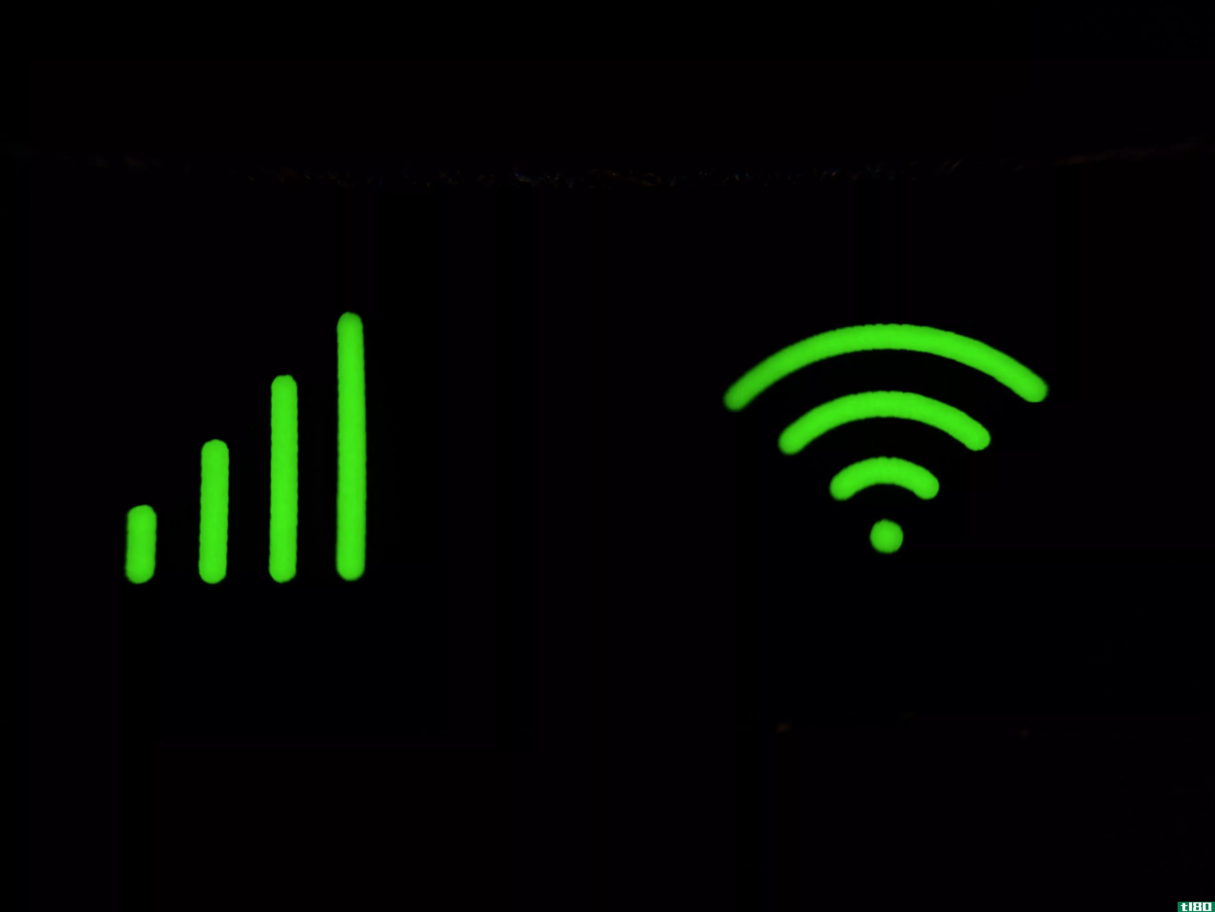 mobile data icon and wifi icon