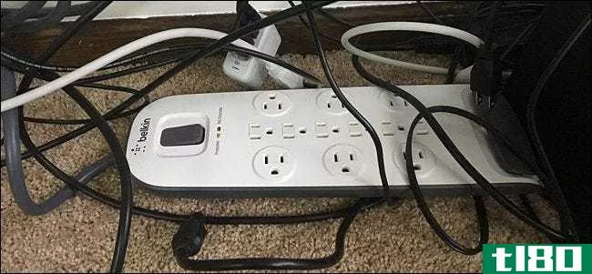 如何整理你桌下的所有电缆