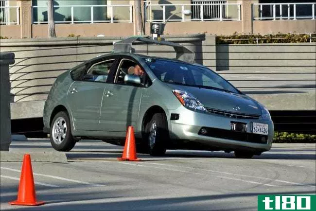 什么是自动驾驶汽车，什么时候我的车道上会有一辆？