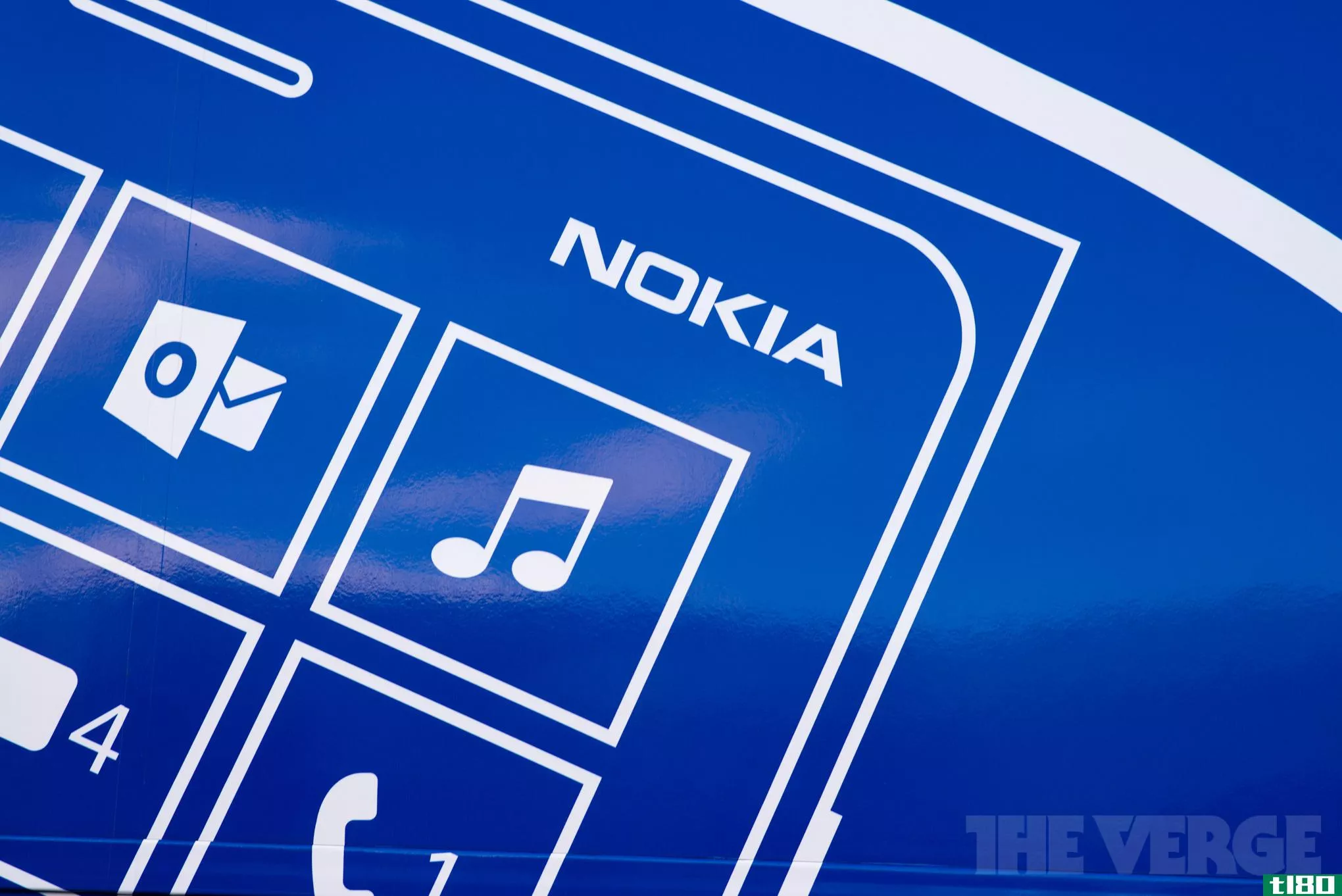 微软正在淘汰诺基亚的功能手机，转而支持windows phone