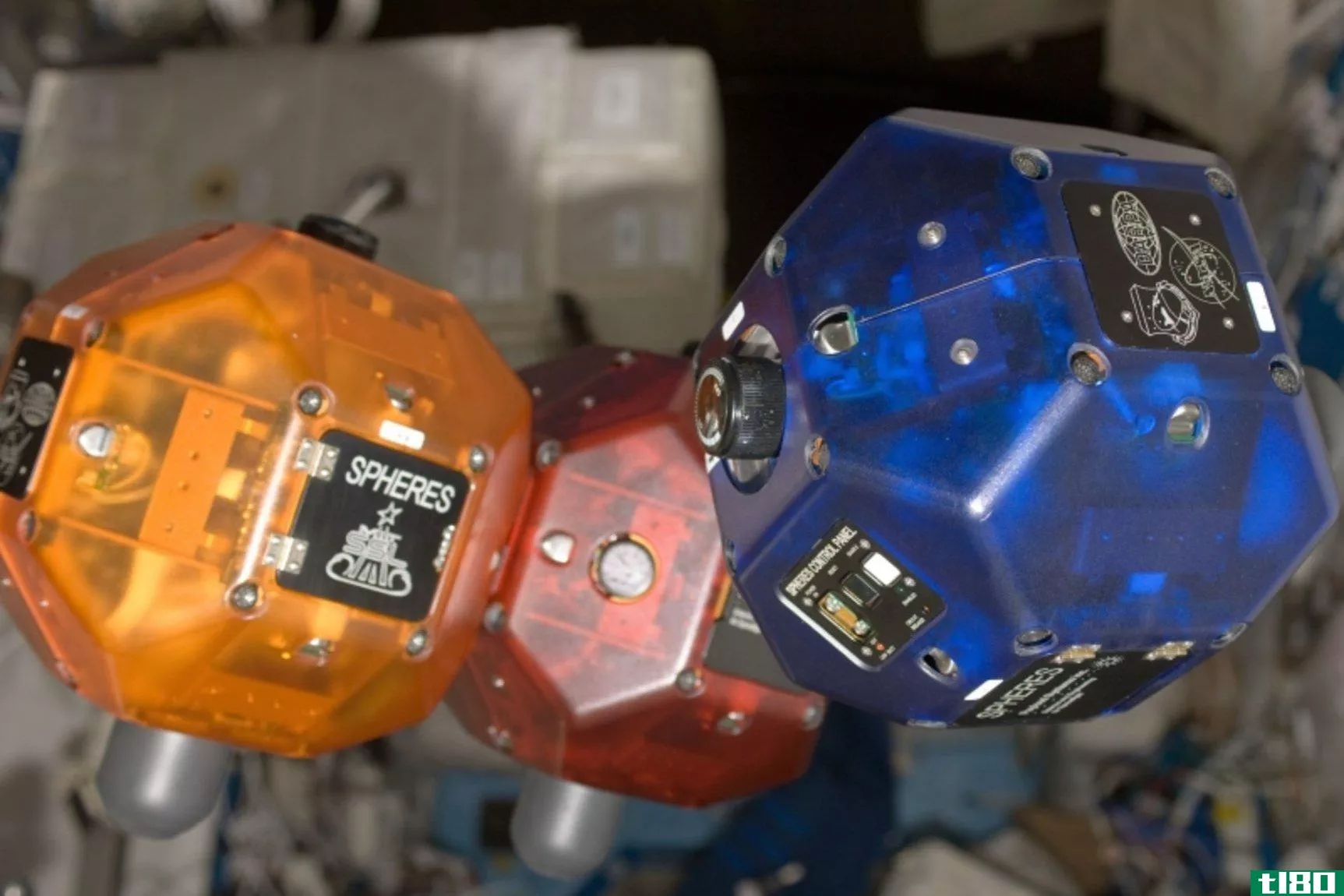 美国宇航局将谷歌探戈智能手机项目送上太空，以改善飞行机器人