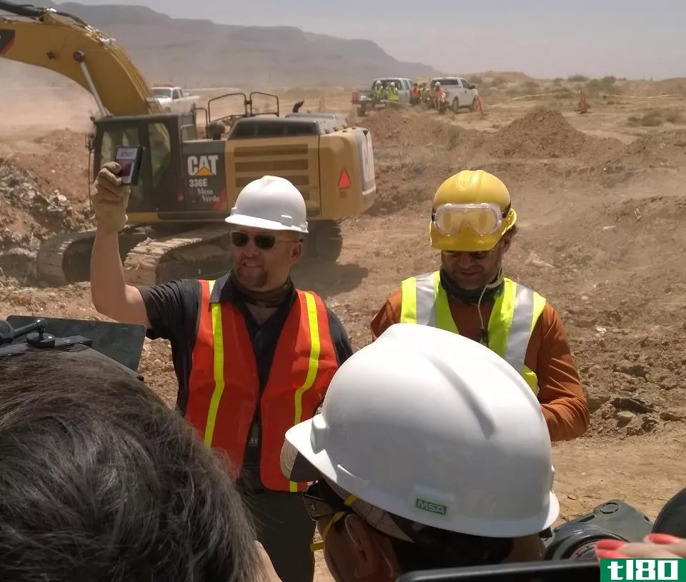 建筑工人在新墨西哥沙漠发掘阿塔里游戏的传奇缓存