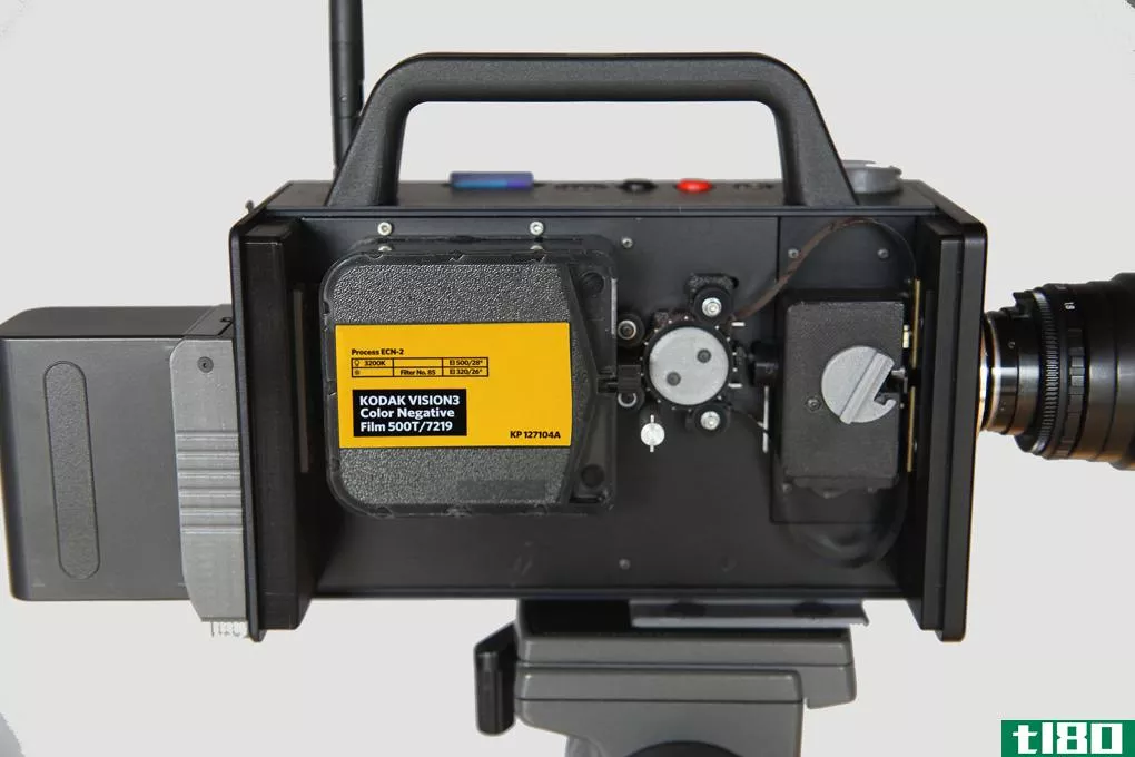 30年来第一台新的超级8相机是现代与复古的碰撞