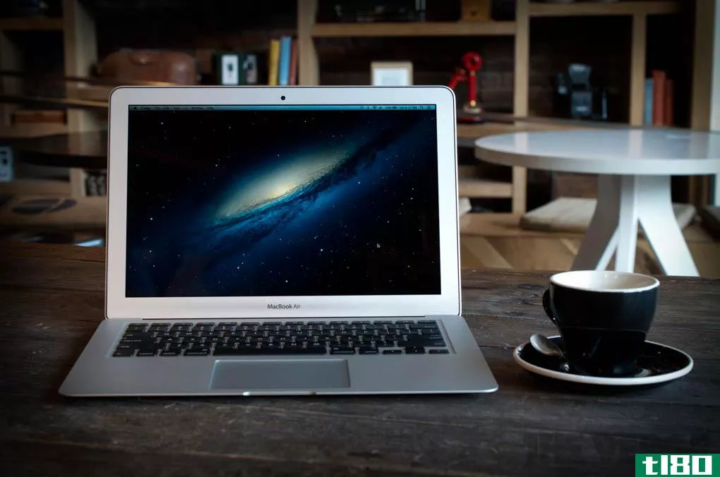 苹果的MacBookAir现在速度更快，价格也便宜了100美元