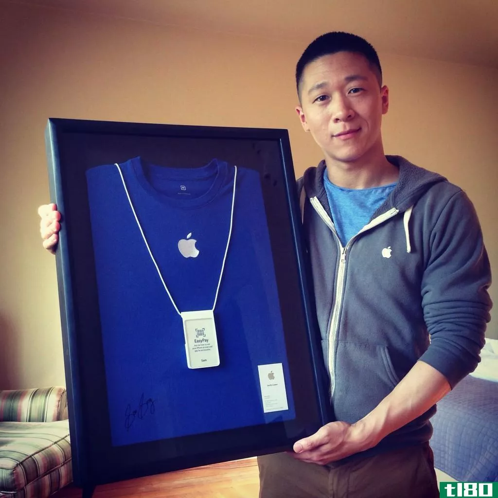 苹果专家sam sung正在为慈善事业出售他的最后一张名片