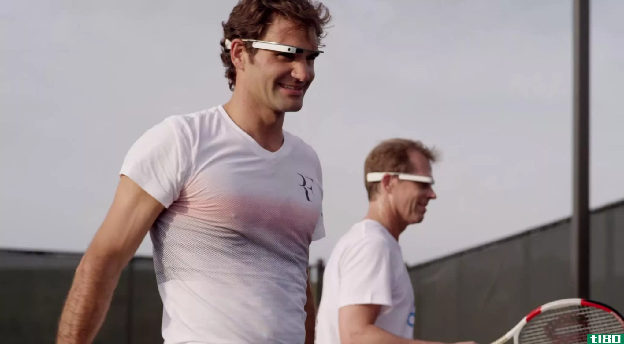 用谷歌眼镜从费德勒的角度看网球