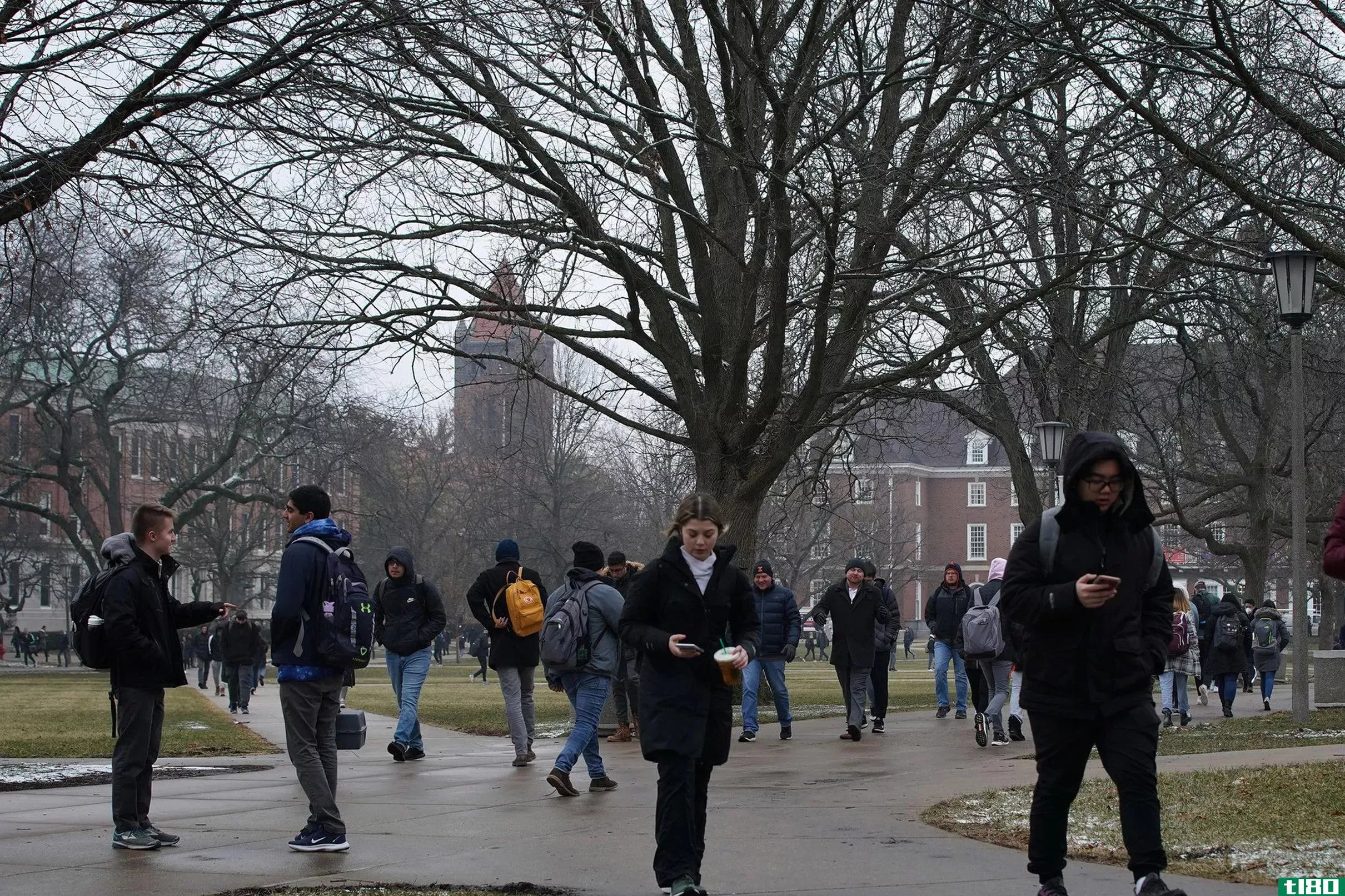 在学生的强烈抗议下，大学将停止使用有争议的远程测试软件