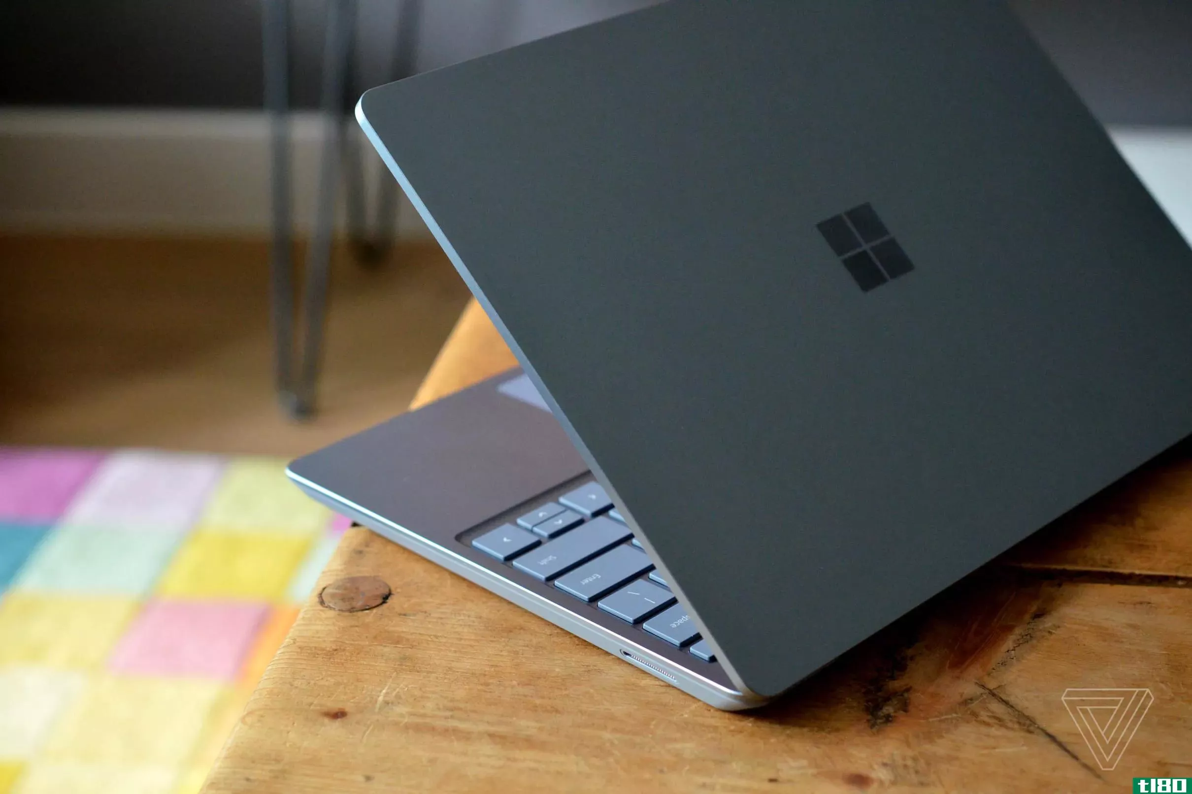 据报道，微软surface laptop 4将包括amd和intel两种配置