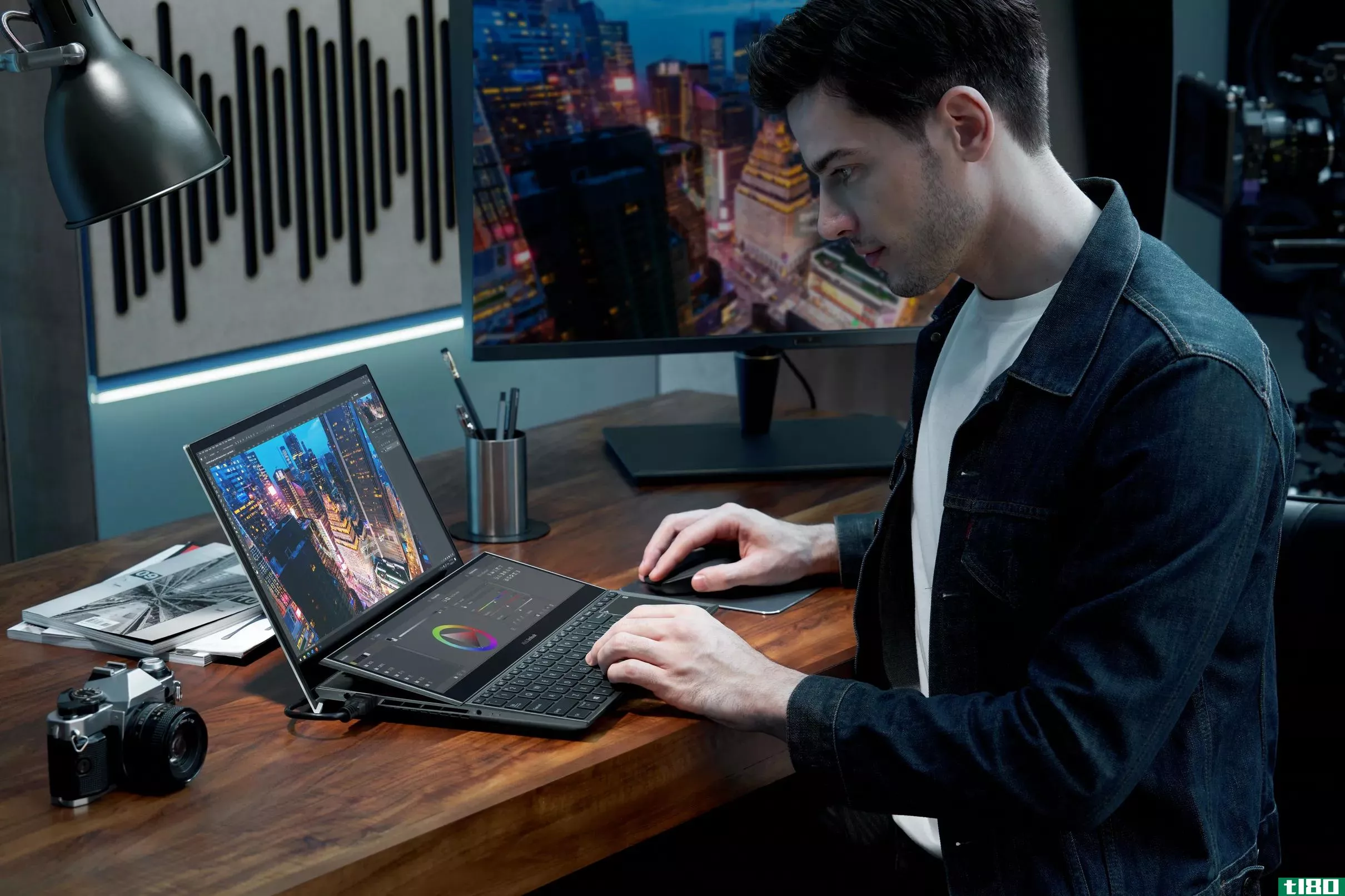 华硕2021笔记本系列包括两款新的双屏笔记本电脑