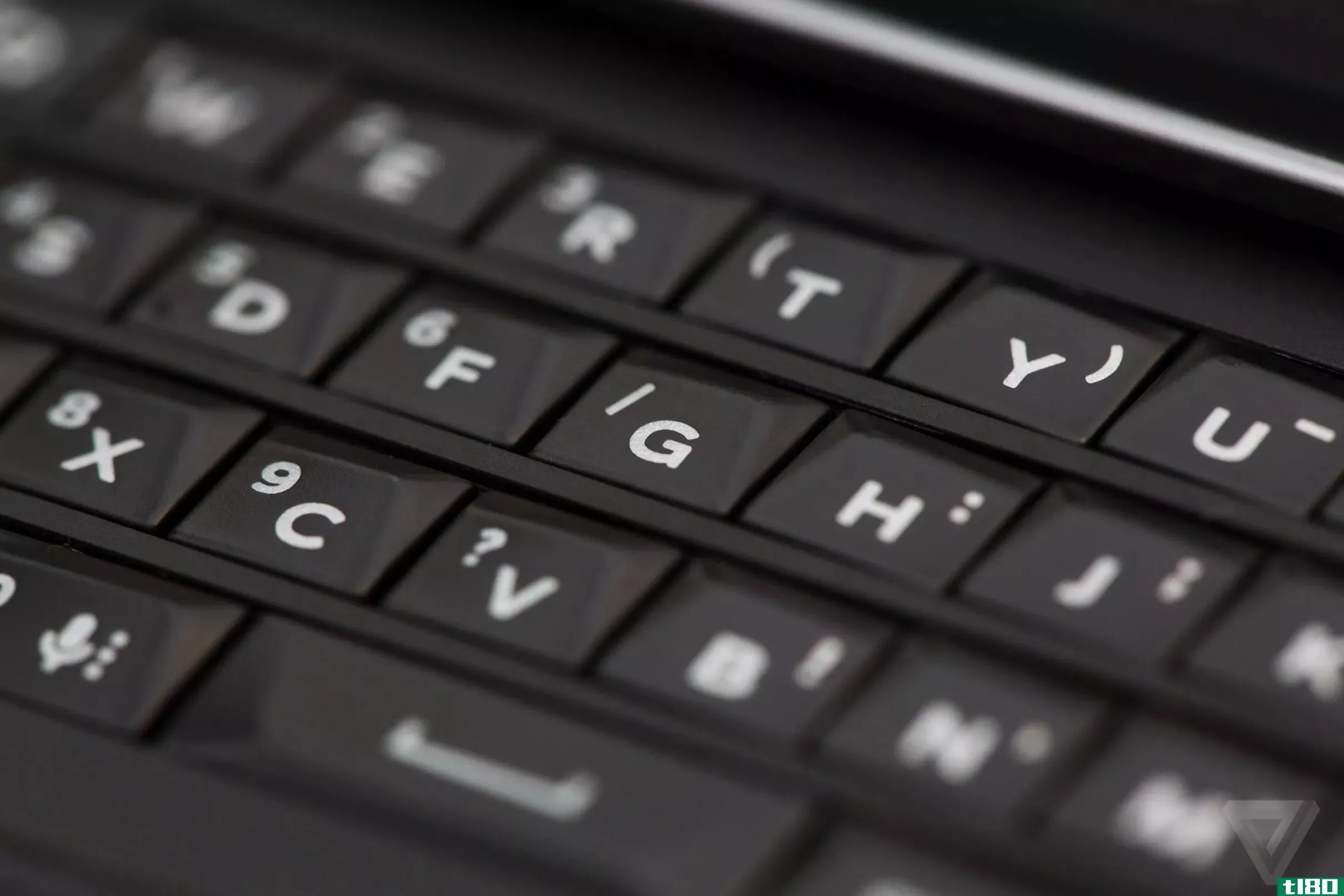 一款搭载安卓系统和物理键盘的5g黑莓手机将于2021年面世
