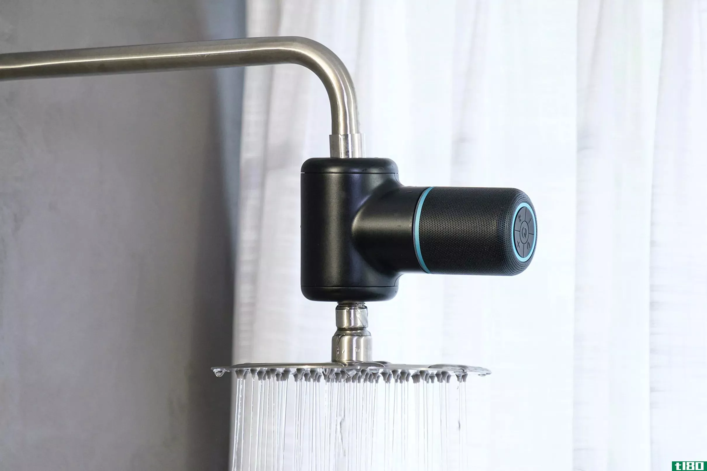 这个水动力淋浴喷头扬声器可以唱备份你的日常早晨