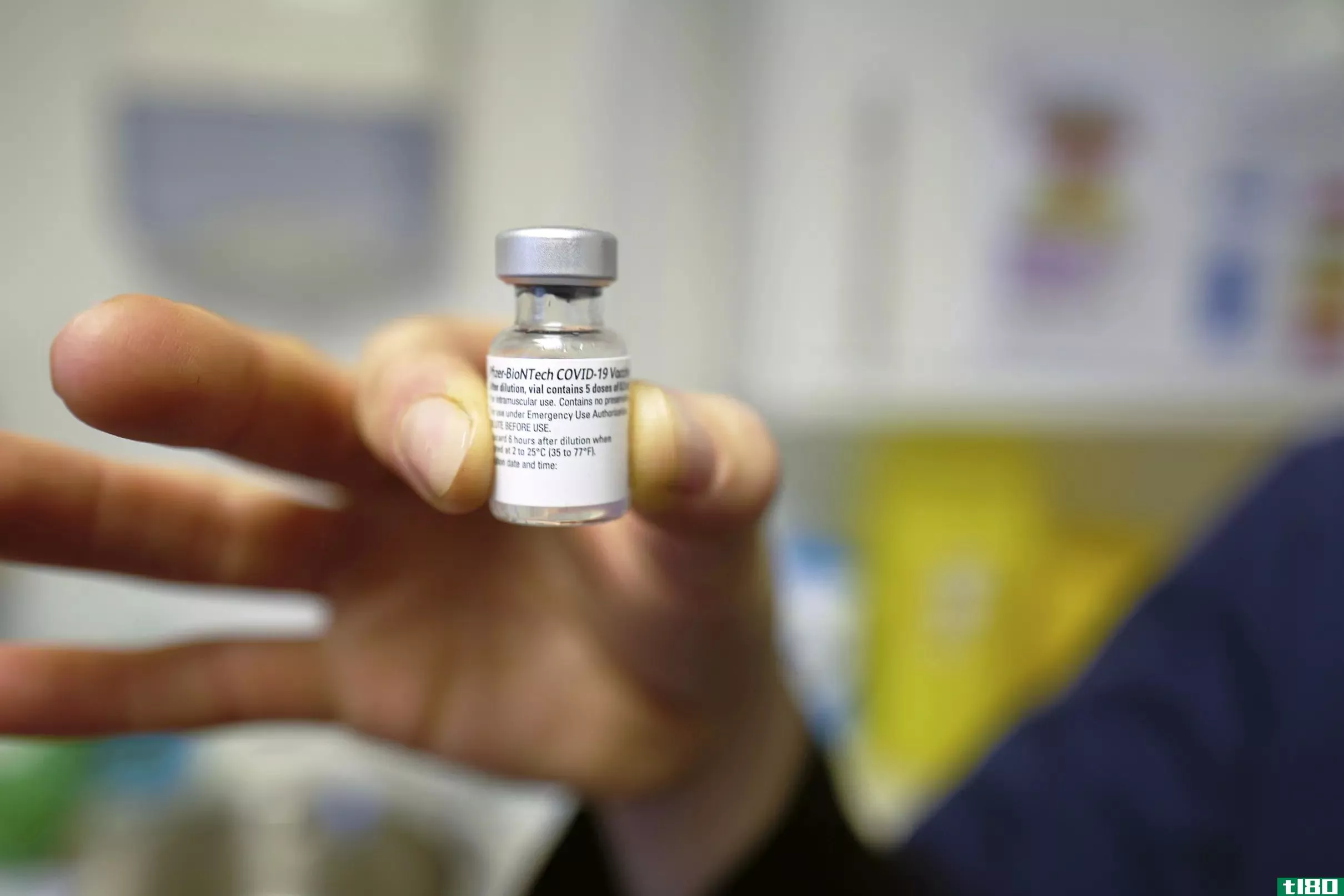 斯坦福算法决定在5000剂疫苗中，只给7名一线covid-19工作者接种疫苗