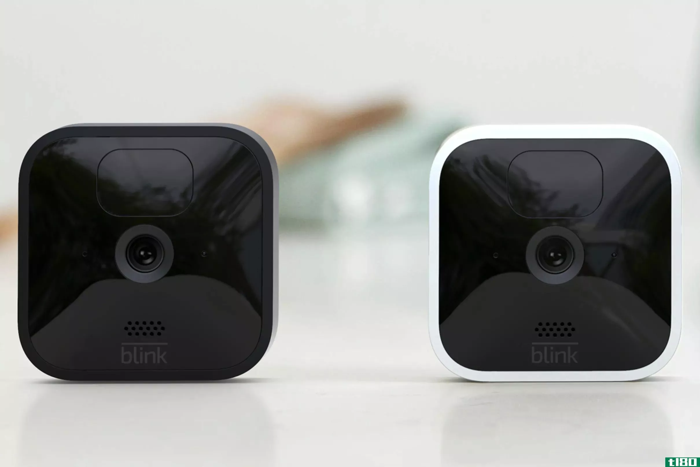 亚马逊新推出的室内和室外闪烁相机，用一组电池最多可以录制四年的视频