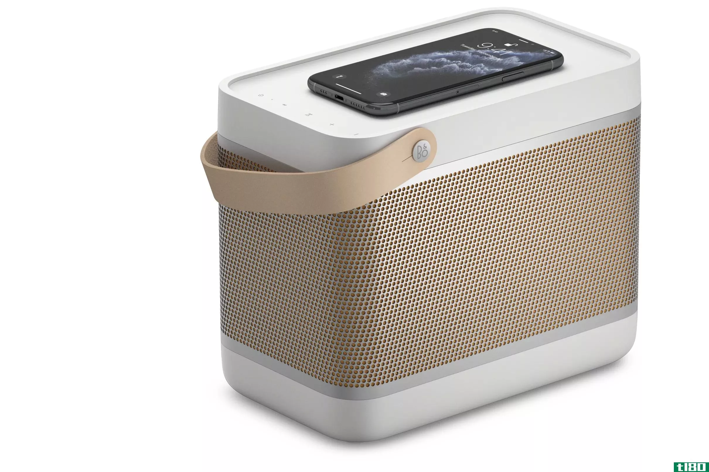 bang&olufsen最新推出的午餐盒式扬声器内置qi无线充电器