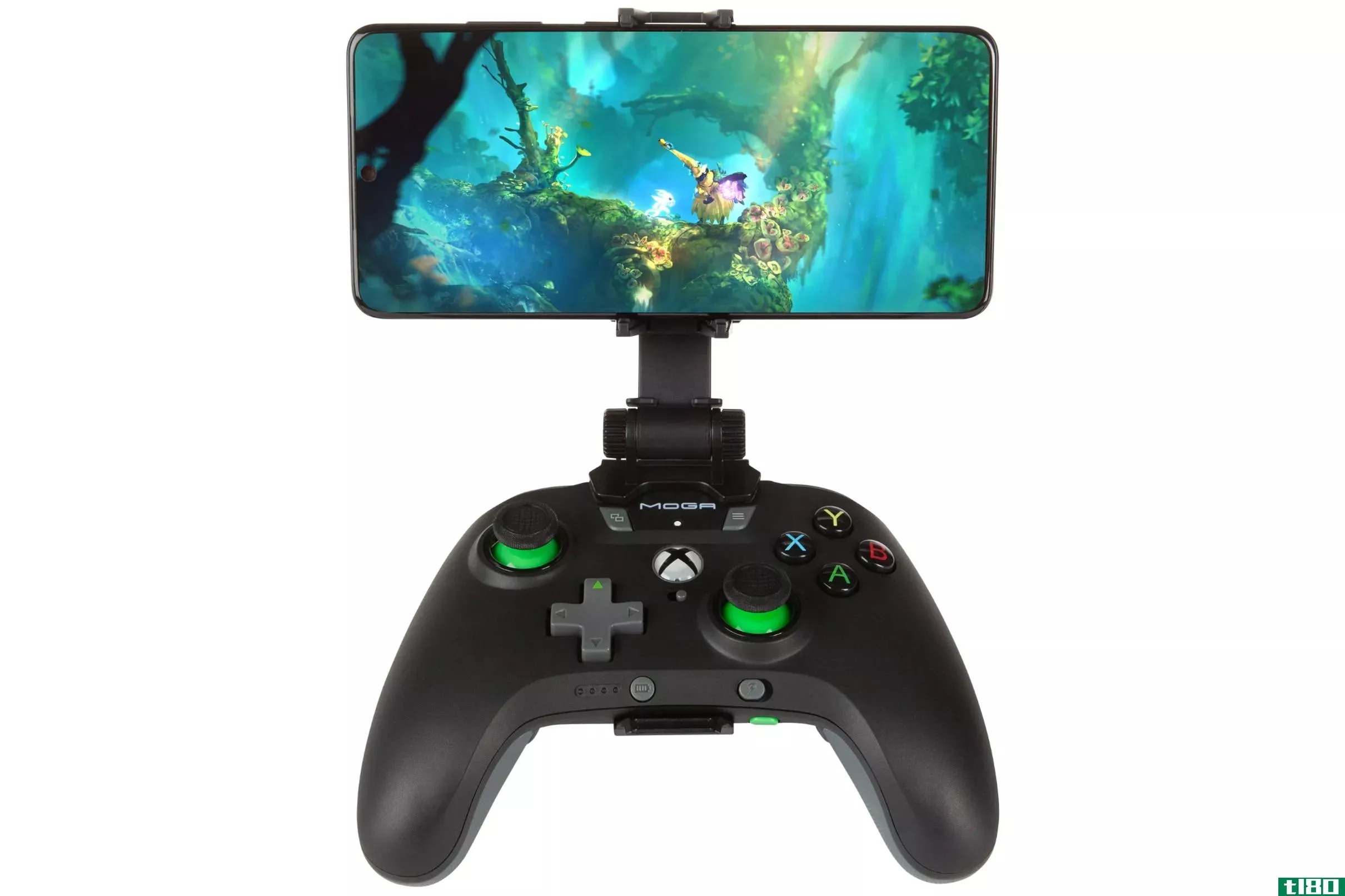 powera的xcloud ready控制器可以让您的手机在玩游戏时保持充电状态