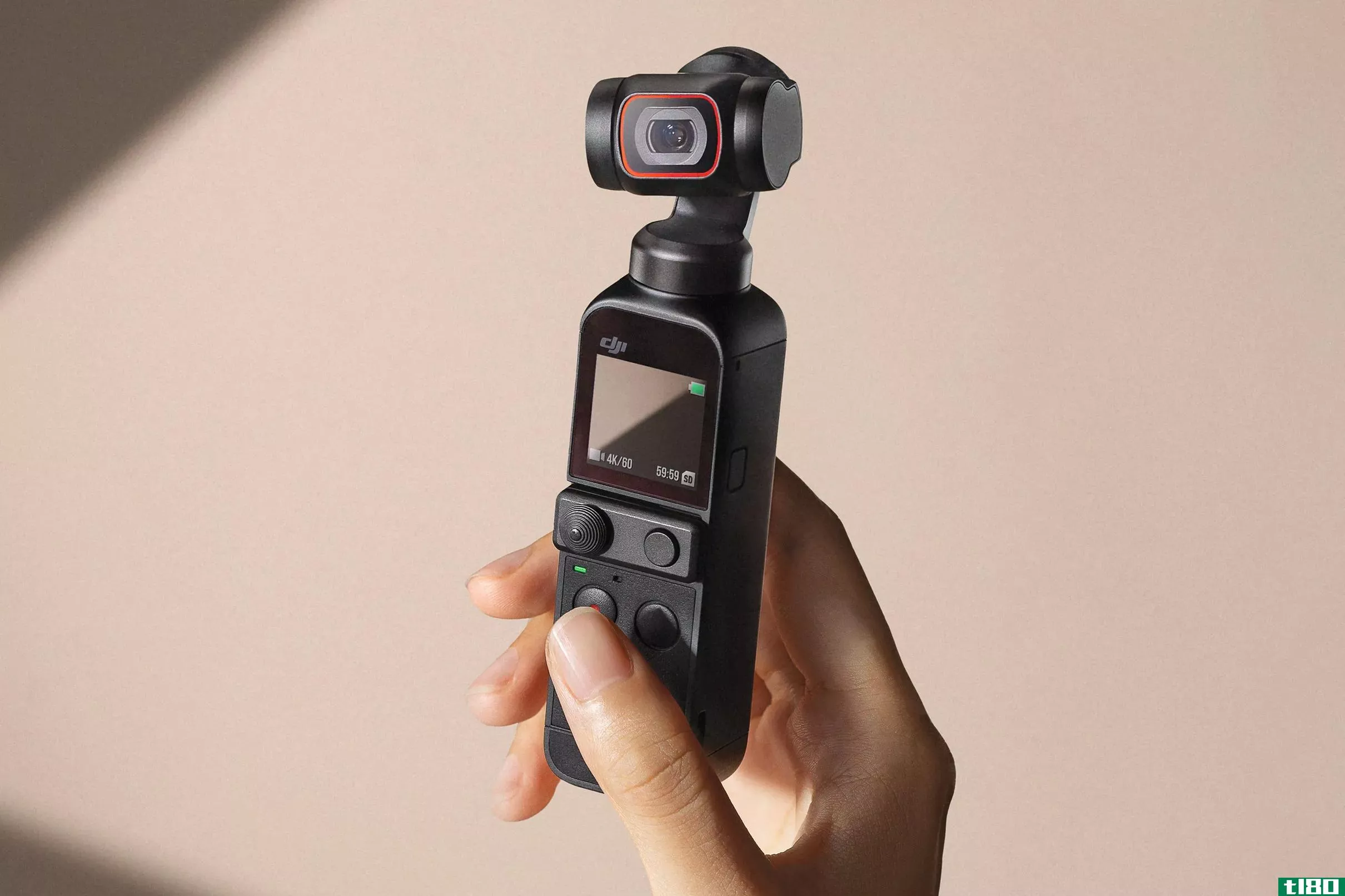 dji pocket 2将更多功能和更多话筒整合到4k微型录像机摄像头中
