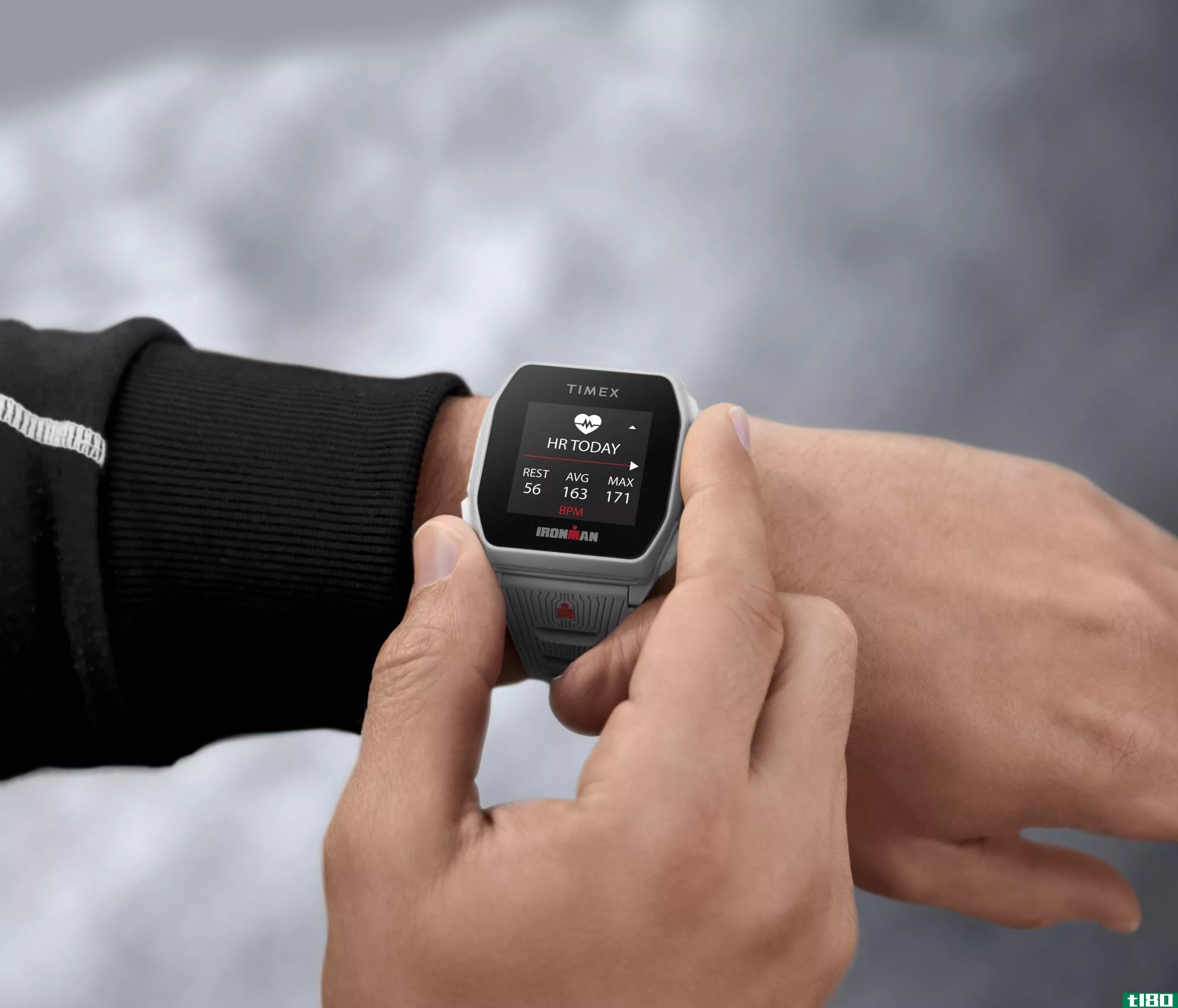 timex正在发布一款电池寿命为25天的gps智能手表