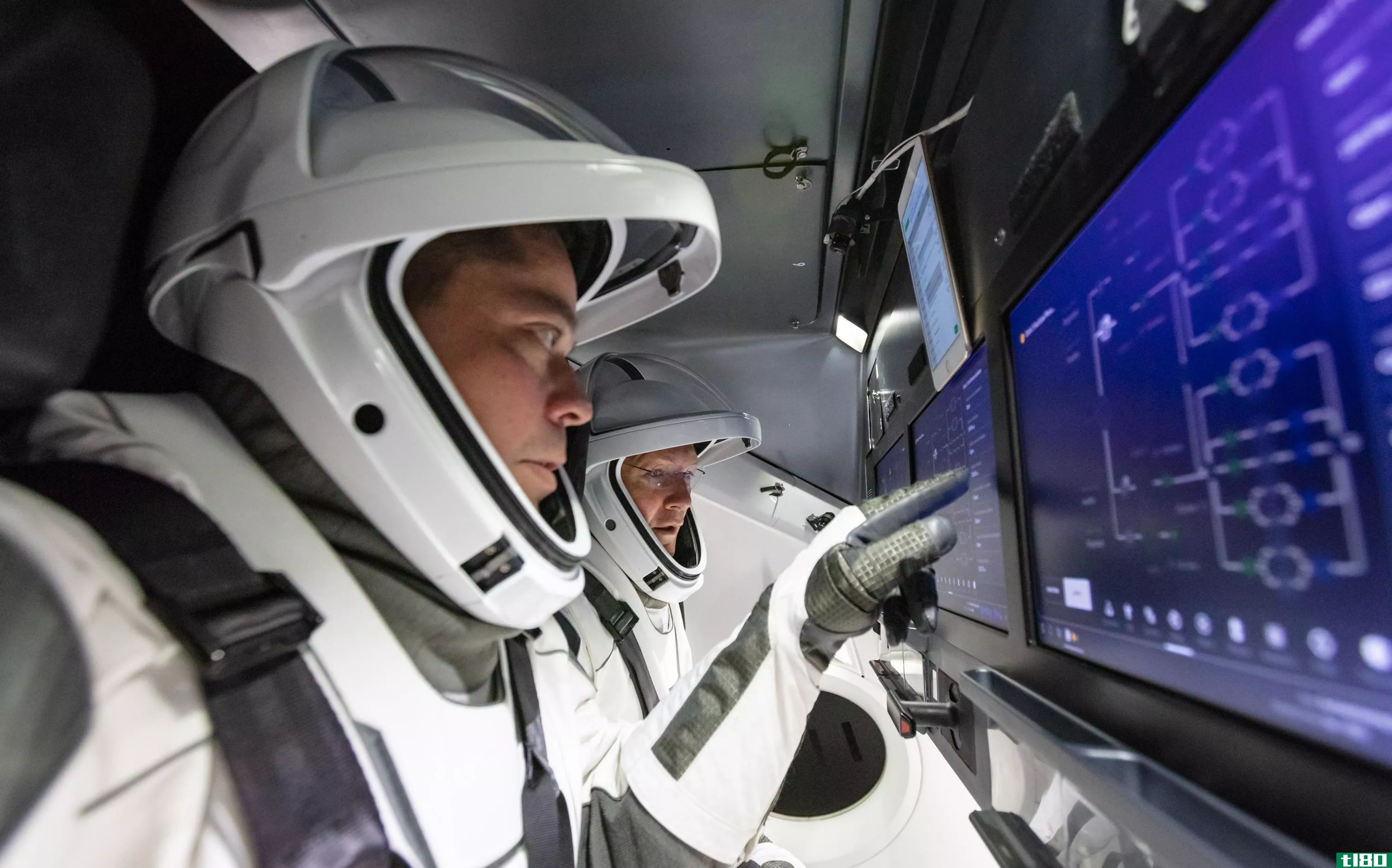 spacex的“神龙”号机组将于本周末首次将美国宇航局宇航员送回家