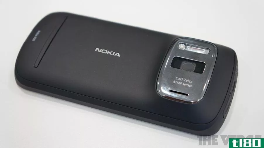 诺基亚4100万像素808pureview手机将于5月抵达俄罗斯和印度